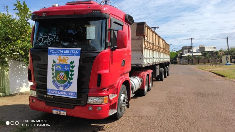 Carreta foi apreendida pela Polícia Militar na BR-463. (Foto: Divulgação | PMMS) 