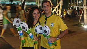 Luiz Carlos Marques e Irineia Marques Gonçalves aproveitaram o jogo (Foto: Caio Quero)