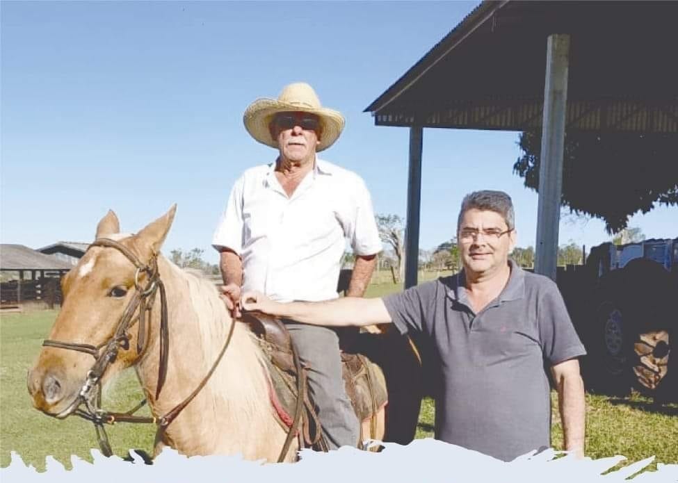 Fernando Fischer, ao lado de seu pai, João Batista Fischer, uma das vítimas da Covid-19, em Amambai / Foto: Arquivo Pessoal