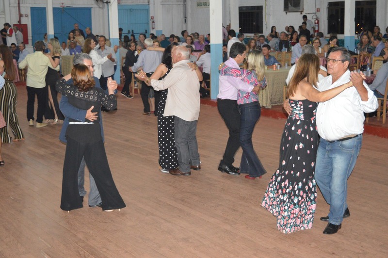 Um jantar seguido de baile reuniu filhos e amigos de Amambai no terceiro encontro, realizado em 2018 / Foto: Amambai Notícias/Arquivo