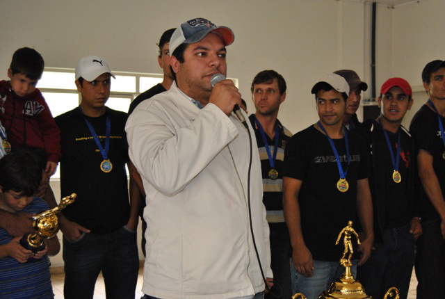 O presidente da AABB de Amambai, João Paulo Vilamaior, durante o almoço de aniversário do clube. Foto: Moreira Produções.