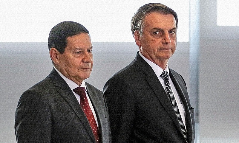 Procurador pede que Bolsonaro seja substituído por Mourão nas funções administrativas e hierárquicas que dizem respeito aos Ministérios da Saúde, da Economia e da Casa Civil - Valter Campanato/Agência Brasil