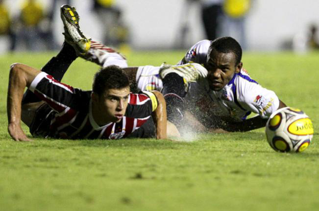 São Paulo joga mal e cai na Copinha