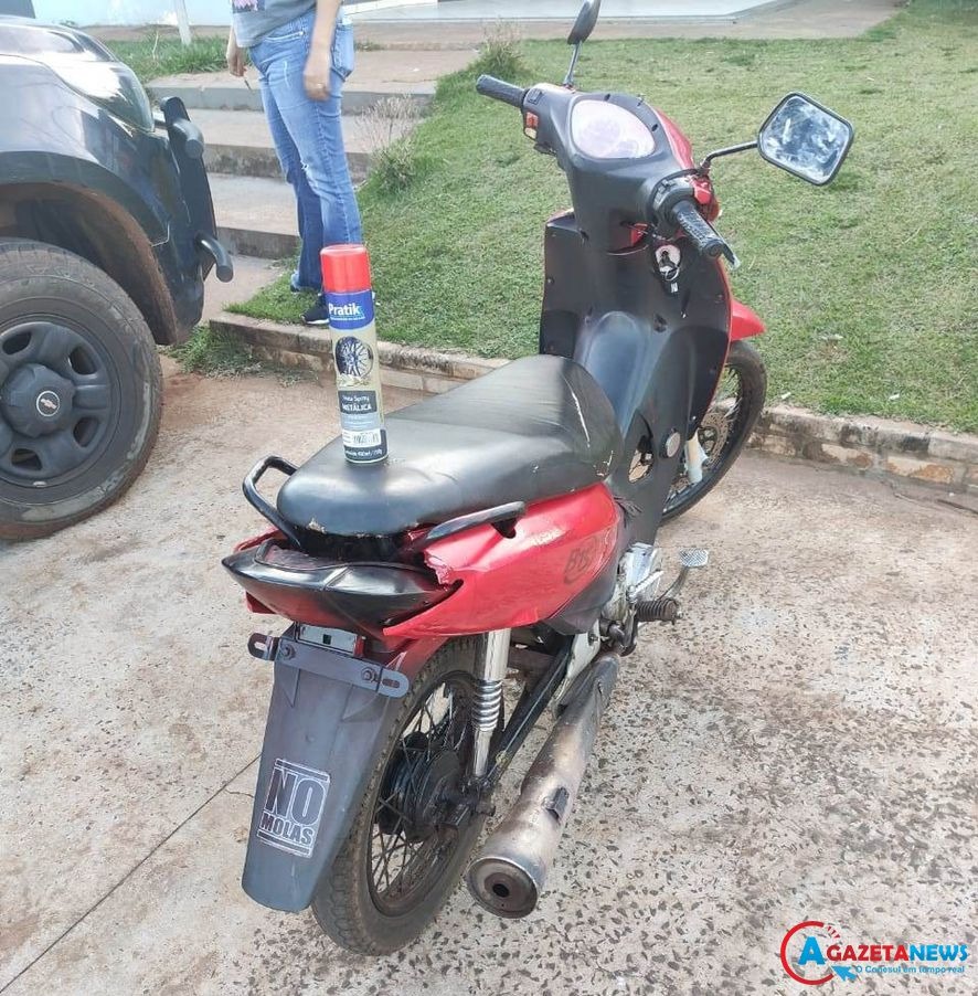 Moto usada no assalto. A cor original é amarela e foi alterada para a cor vermelha para despistar investigação. Foto: Divulgação PC 