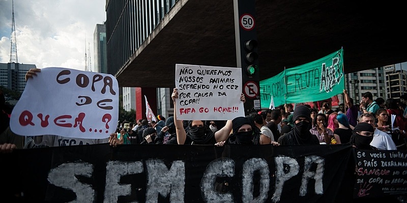 Em 2014, protestos contra a Copa do Mundo tomaram as ruas do país - Foto: Agência Brasil