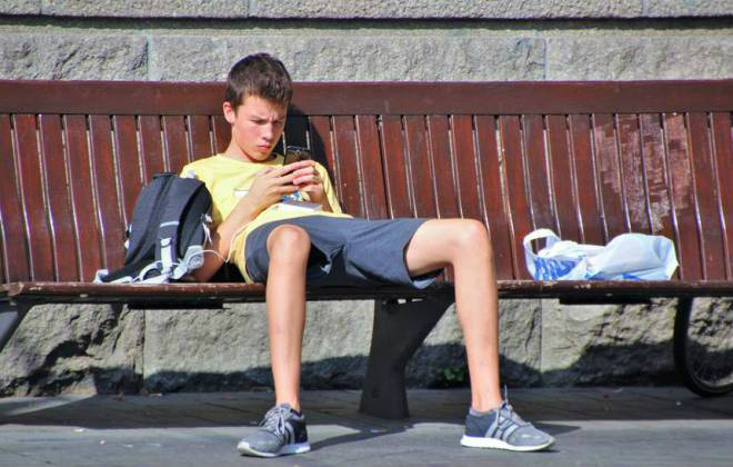 Adolescente no smartphone(Foto: Skinny Casual Lover/Flickr)