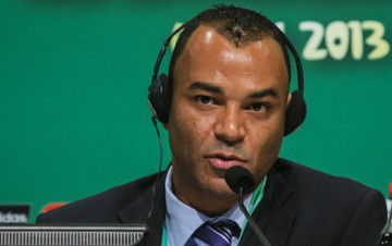 Cafu disse que novos estádios vão incentivar o futebol em todo país