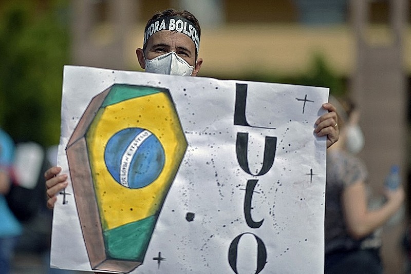 Brasil ruma para uma “terceira onda” da pandemia sem sequer ter deixado a segunda - Douglas Magno/AFP