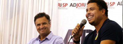 Presidenciável Aécio Neves (PSDB) e o ex-jogador RonalFoto: Divulgação