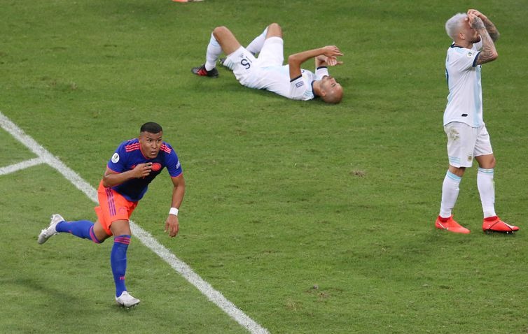 Martinez comemora gol contra a Argentina - Reuters/Rodolfo Buhrer/Direitos Reservados