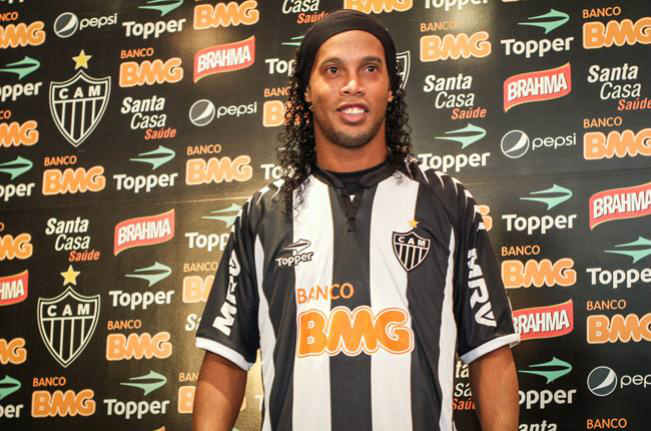 Ronaldinho Gaúcho perde R$ 1,5 milhão da Coca-Cola