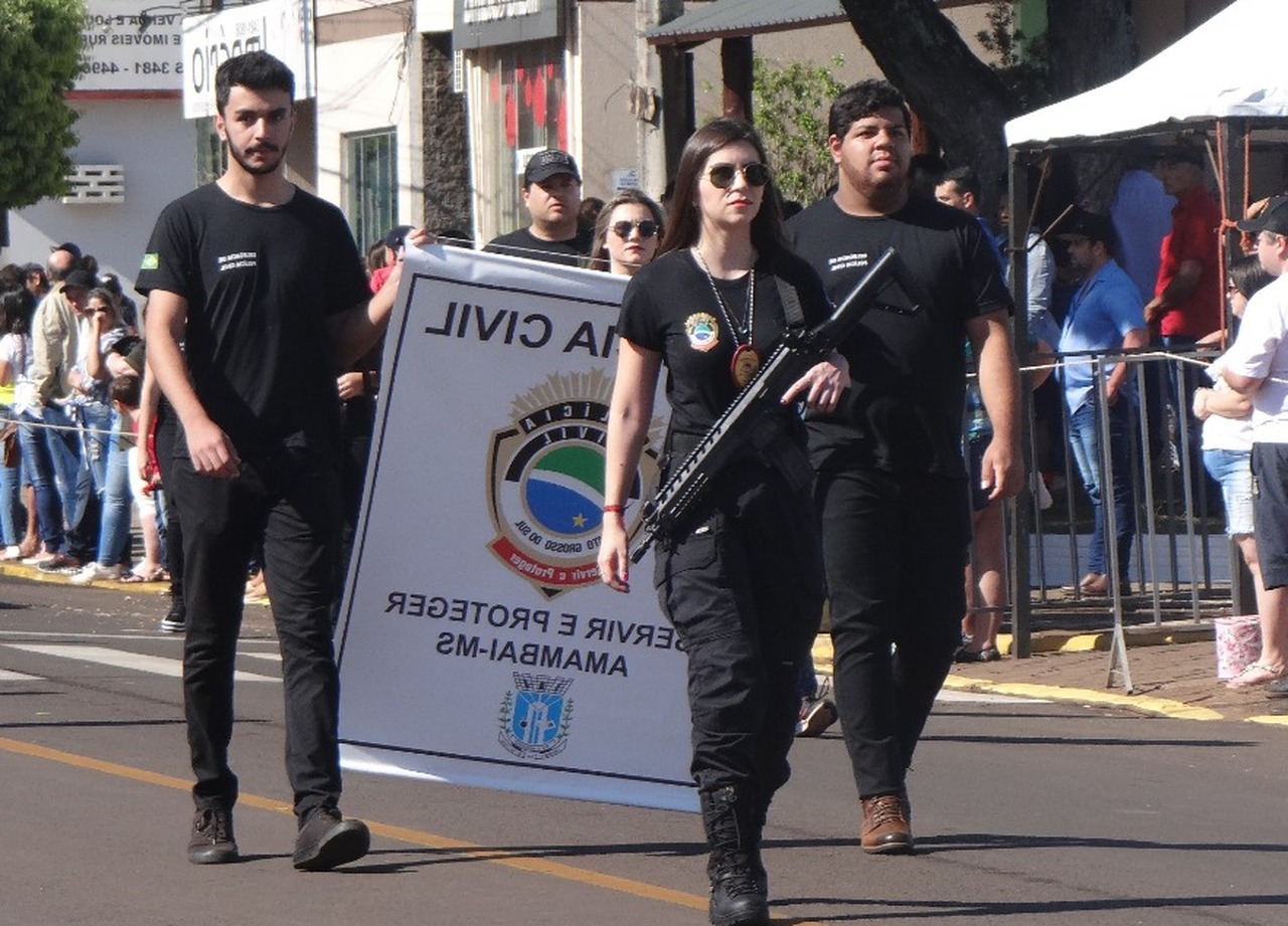 Delegada da Polícia Civil em Amambai, Larissa Serpa durante desfile cívico realizado em setembro de 2019 / Foto: Moreira Produções