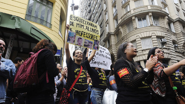 Greve de professores - Muitos gostam do modelo cubano, mas esquecem que lá o salário mensal de um professor é de aproximadamente 28 dólares (Rania Rego/Ag. Brasil)