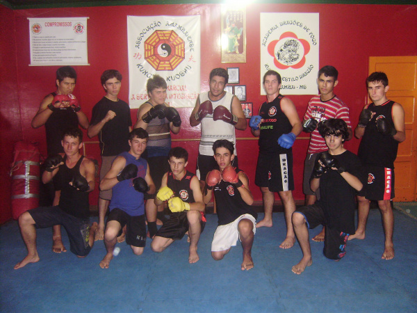 Equipe da Escola Dragões de Fogo que irão participar  Copa Valadares de Kung Fu, em Nova Andradina.