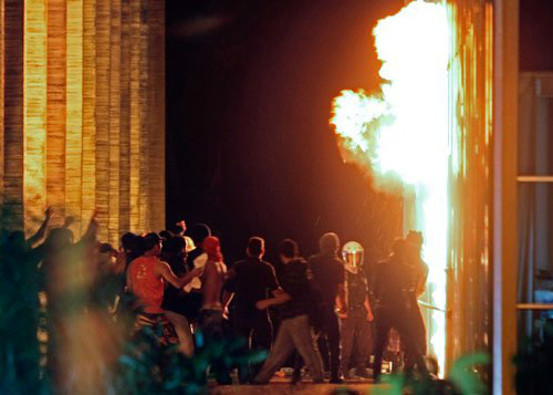 Marina pede novos protestos de rua em 2014