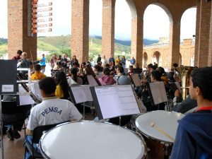 Católicos dão prova de fé em Aparecida