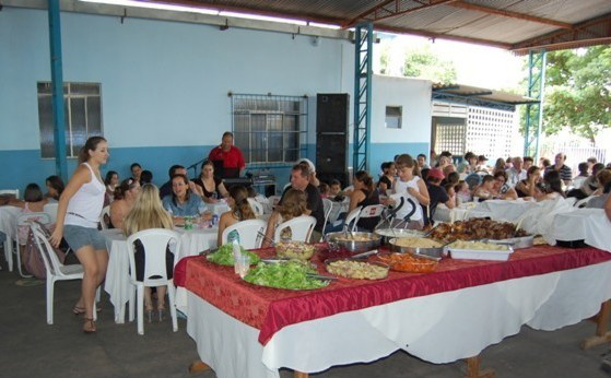 Almoço festivo na Associação Mães de Amambai. Foto: Moreira Produções.