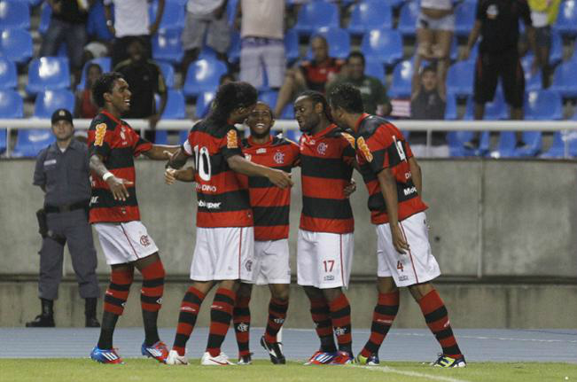 Com gol de Love, Flamengo derrota o Emelec por 1 a 0