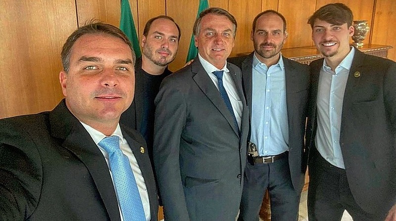 Quebra do sigilo de Flávio Bolsonaro mostra que esquema da rachadinha transbordava para outros gabinetes da família - Reprodução