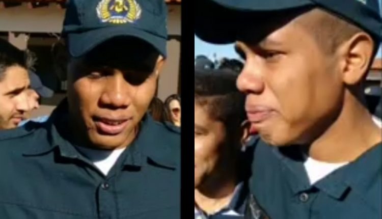 Imagem mostra policial chorando de alegria no dia de sua formatura com PM. Foto: Divulgação