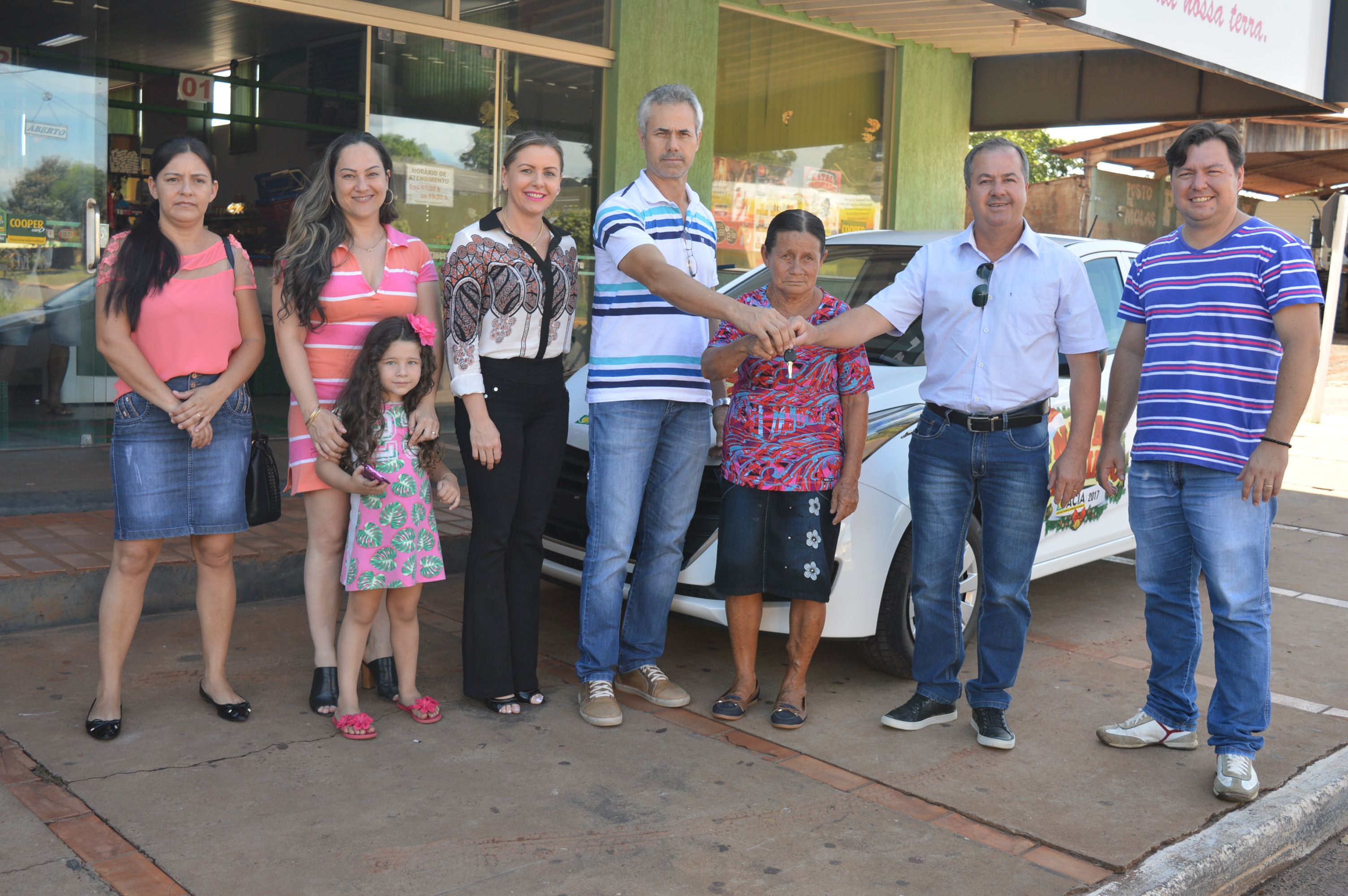 Meri tem 80 anos e pretende vender o carro para reformar sua casa / Foto: Moreira Produções