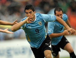 Suárez abriu o placar na vitória do Uruguai (Foto: AP)