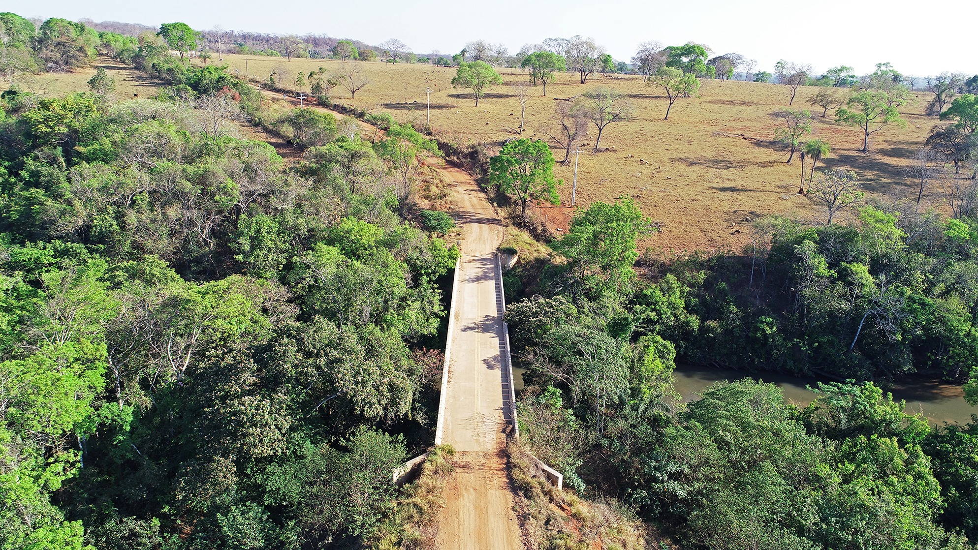 Ponte construída sobre o Rio Coxim, na MS-142, em Camapuã, beneficiou região de produção em expansão. Foto Saul Schramm