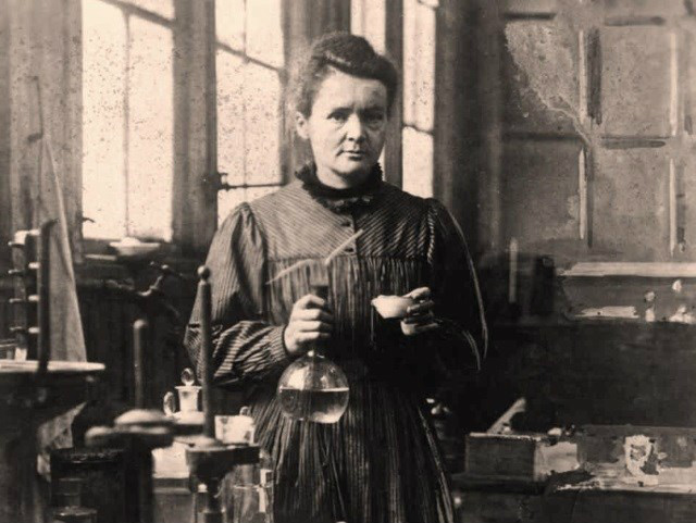 Marie Curie fotografada trabalhando em seu laboratórioFoto: Divulgação