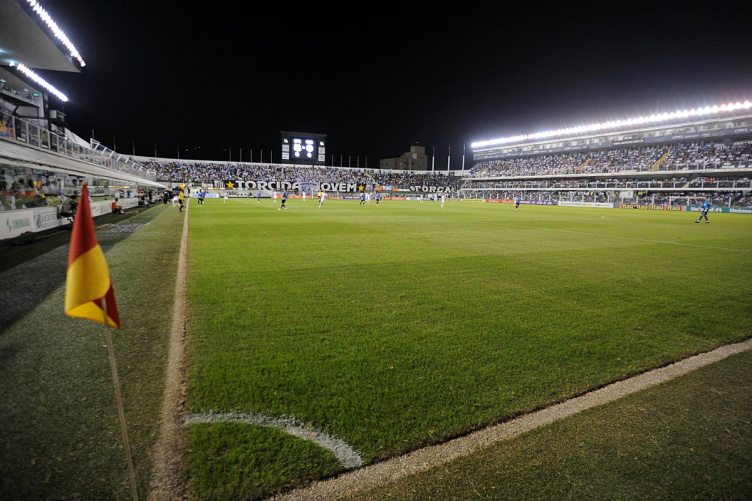 Por vaga na final da Copa do Brasil, Santos e São Paulo duelam na Vila