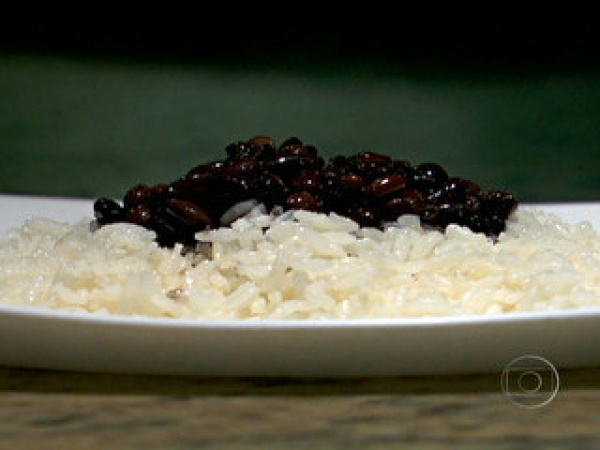 Arroz e feijão são uma combinação completa de proteínas vegetais