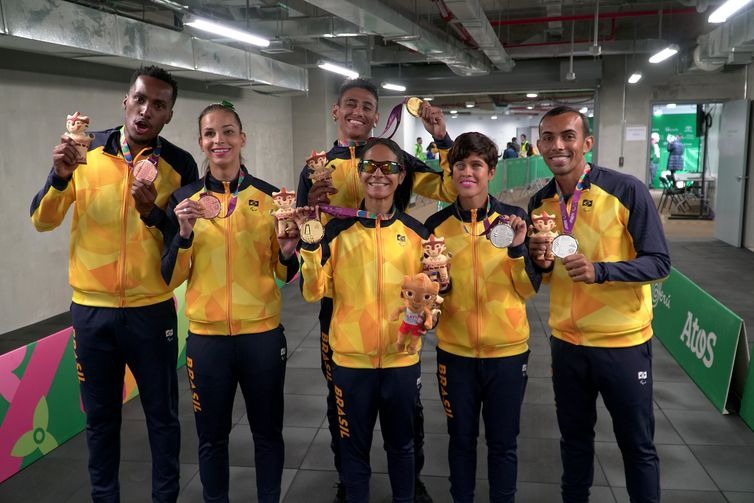 Atletas brasileiros comemoram medalhas conquistadas no Parapan de Lima - Rodolfo Vilela/ rededoesporte.gov.br