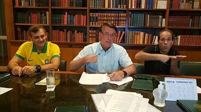 Live do presidente Jair Bolsonaro na quinta-feira, 24 de dezembro (Foto: Reprodução/Facebook)