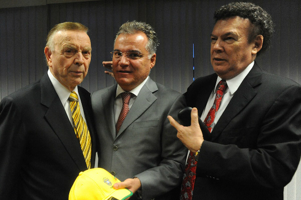  Marin (esquerda), ao lado dos deputados Samuel Moreira, do PSDB, e Campos Machado, do PTB (Foto: Divulgação/Alesp) 