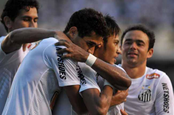 Santos vence o Mogi Mirim e vai às semifinais