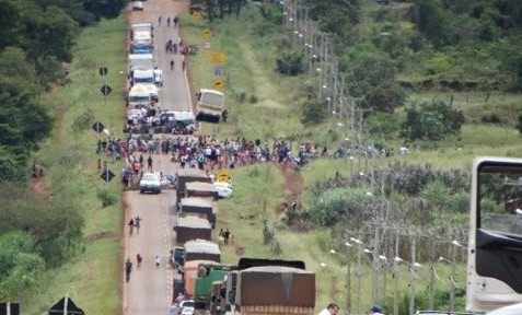 Os manifestantes chegaram a interditar um trecho da rodovia MS-386 / Foto: Vilson Nascimento