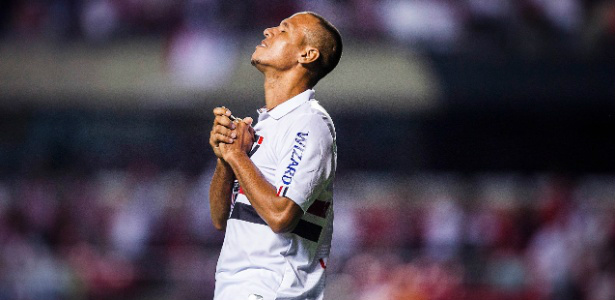 Luis Fabiano tenta provar seu valor a Ney Franco