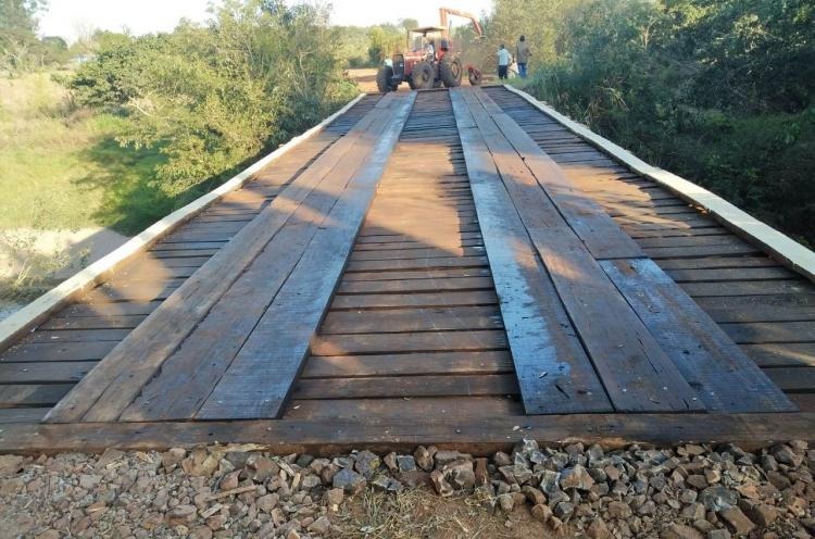 Brito quer trocar ponte de madeira por ponte de concreto / Foto: Arquivo/Moreira Produções