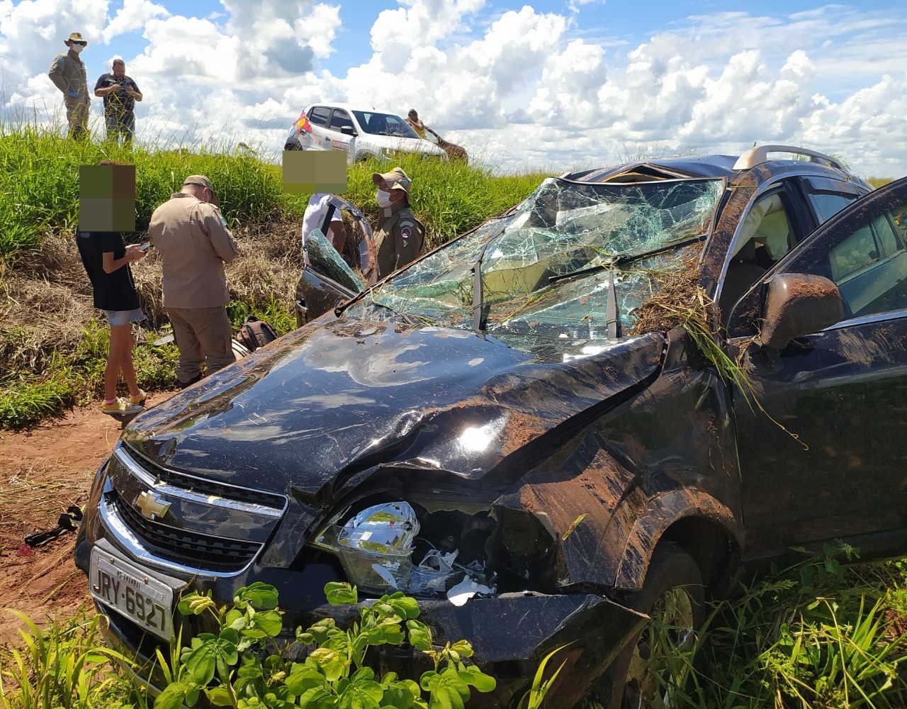 Acidente aconteceu a aproximadamente 4 quilômetros de Amambai / Foto: Vilson Nascimento