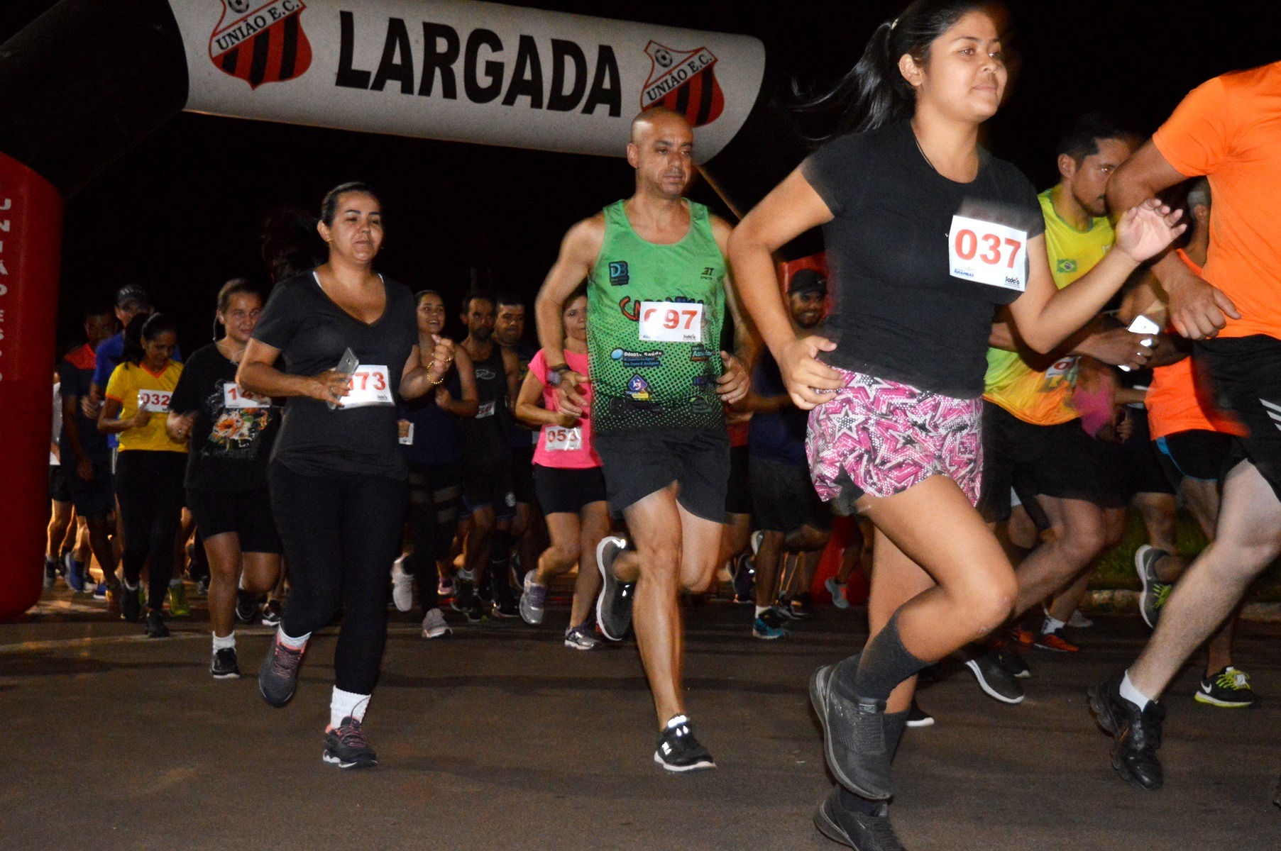 Atletas de Amambai e outros municípios participaram da 2ª Corrida Noturna / Foto: Moreira Produções