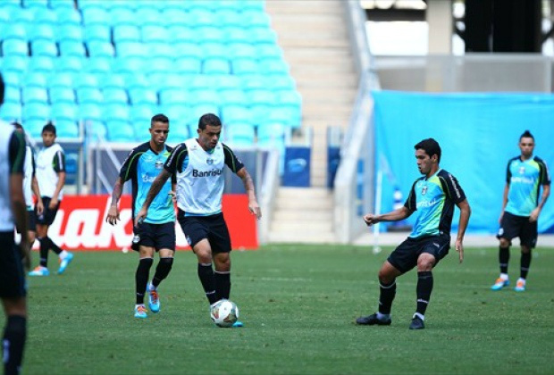 Grêmio encara Newell´s para ficar perto de classificação