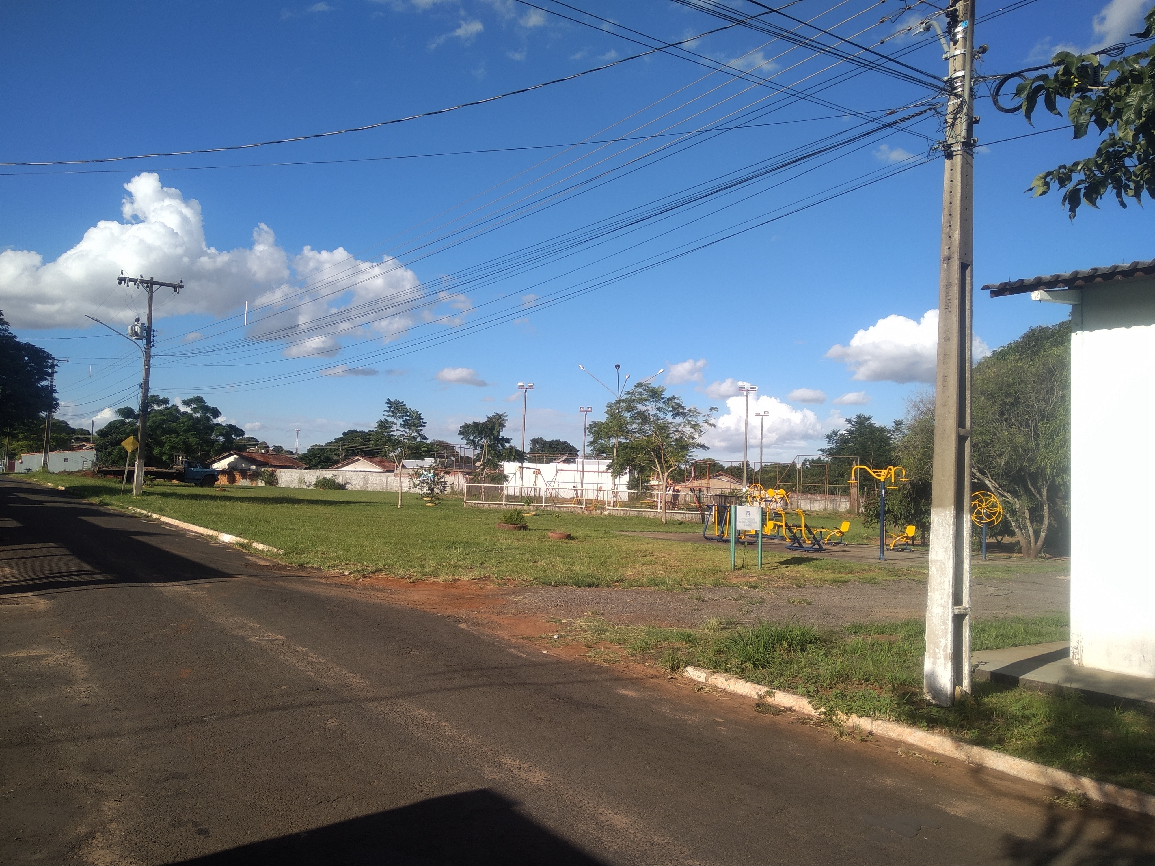 Implantação de estacionamento coletivo e reformas do parquinho e da quadra foram solicitados pelo vereador Odil Puques / Foto: Moreira Produções