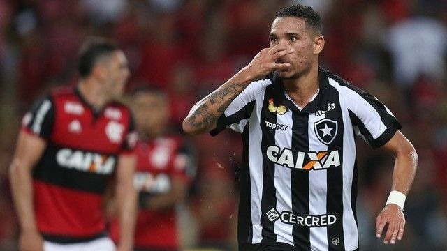 Luiz Fernando comemora único gol da partida (Foto: Globo Esporte)