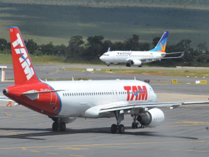 Passagens aéreas subiram mais de 130% acima da inflação nos últimos anos