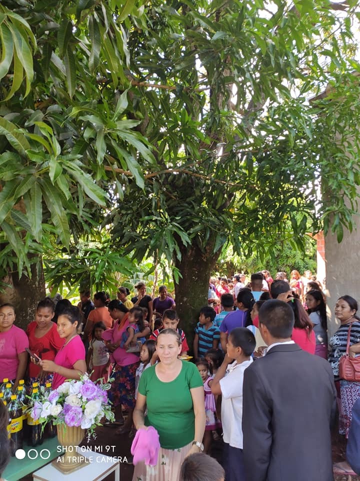 Festa de aniversário foi realizada juntamente com culto (Foto: Divulgação/Facebook) 