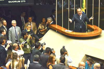 André Vargas discursa sobre carona no avião em registro do último dia 2 de abril